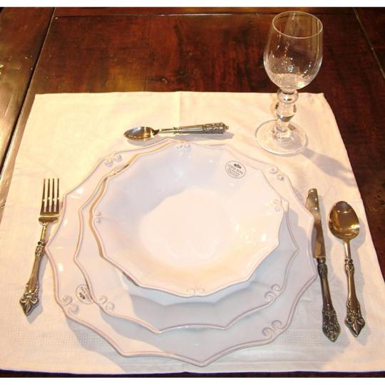 mediteranska country klasicka elegantna jedalenska slavnostna sada svadobny dar biela tyrkysova stolovanie kuchyna keramicka porcelanova hlboky tanier polievkova tanier plochy tanier balaton.jpg